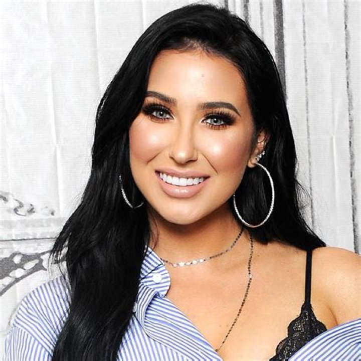 
Makeup Mogul Jaclyn Hill’s Former Husband Jon Dies After ‘Sudden Tragedy’ 
