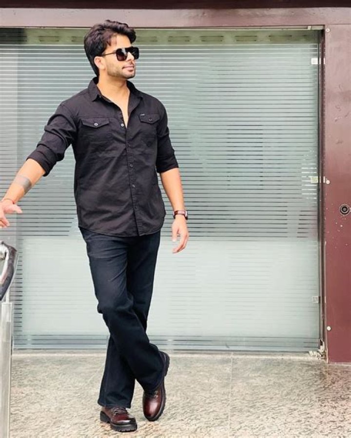 
Mankirt Aulakh Height, Weight, Net Worth, Age, Birthday, Wikipedia, Who, Nationality, Biography 