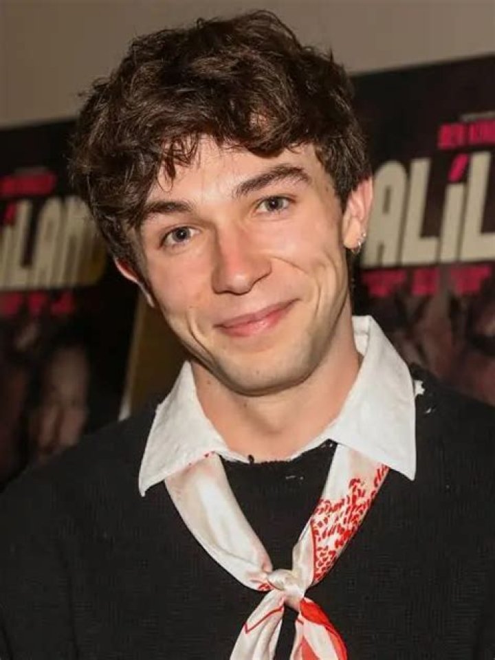 Mark McKenna Bio, Wiki, Age, Height, Girlfriend, Movies, Songs, and Net Worth.