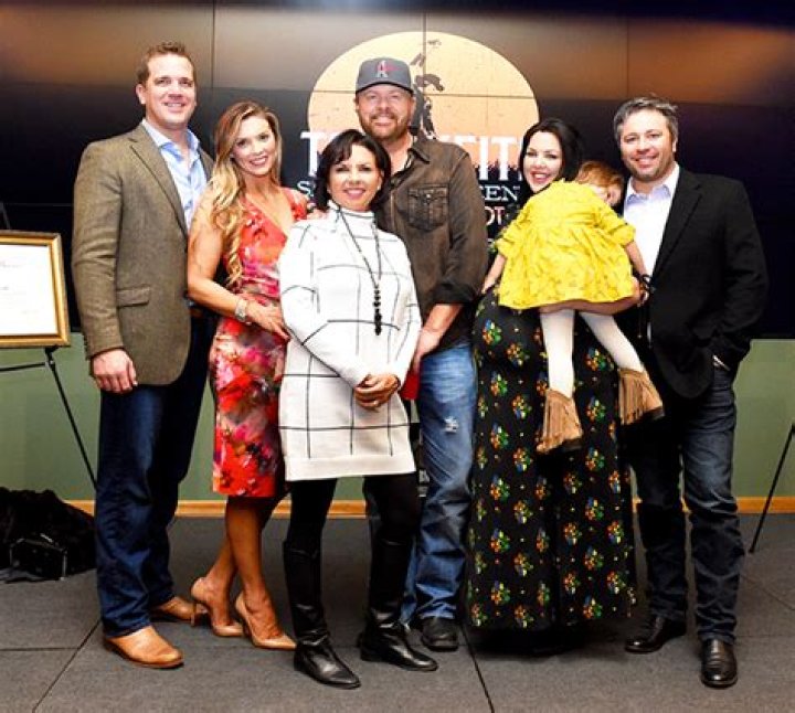 Meet Vicente Fernández’s Children and Grandchildren