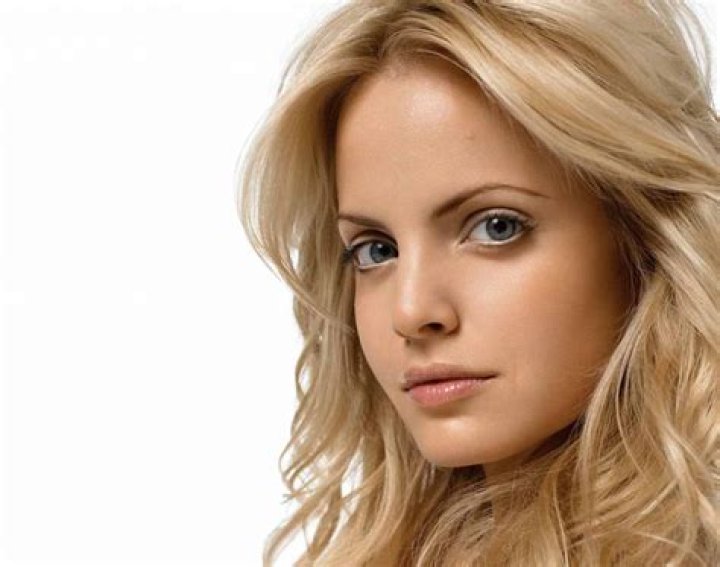 Mena Suvari Net Worth