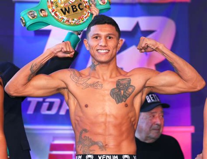 
Miguel Berchelt Height, Weight, Net Worth, Age, Birthday, Wikipedia, Who, Nationality, Biography 