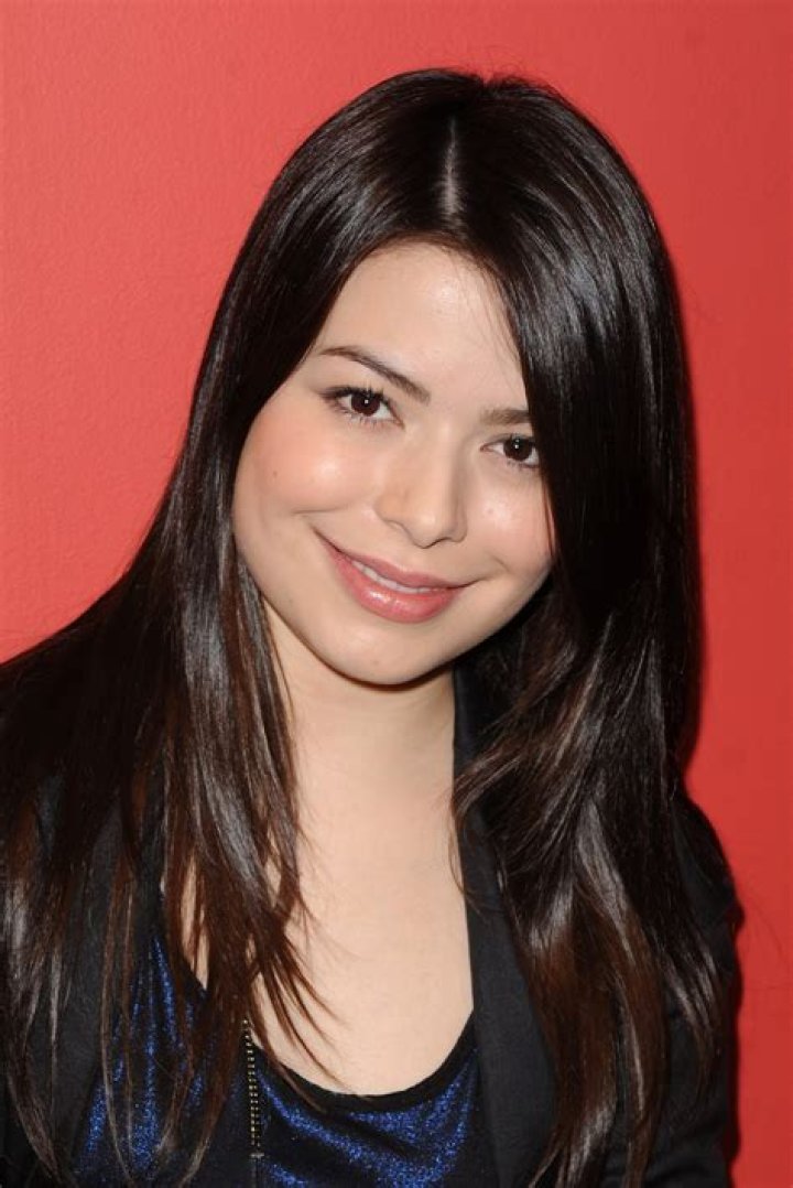 Miranda Cosgrove Height, Weight, Measurements, Bra Size, Shoe Size
