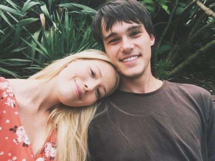 Descendants star Mitchell Hope Age, Wiki, Dating, Married, Relationship!