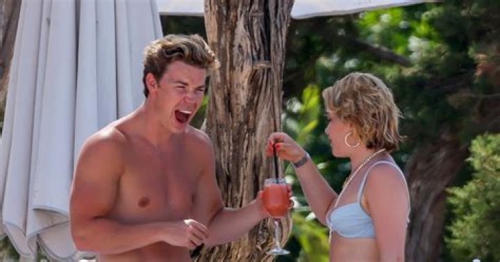 ‘New Romance’ Are Florence Pugh and Will Poulter Dating? Zach Braff Split Rumors Lead The Way