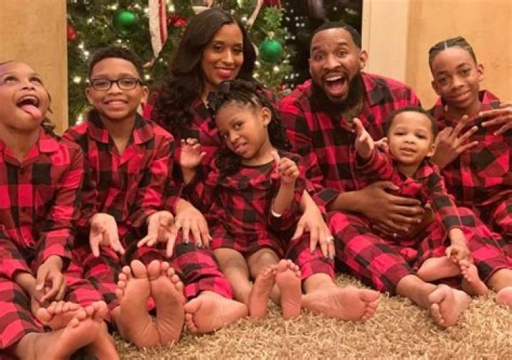 Pastor Mike Jr. is Married to Wife: Lady J. Kids.