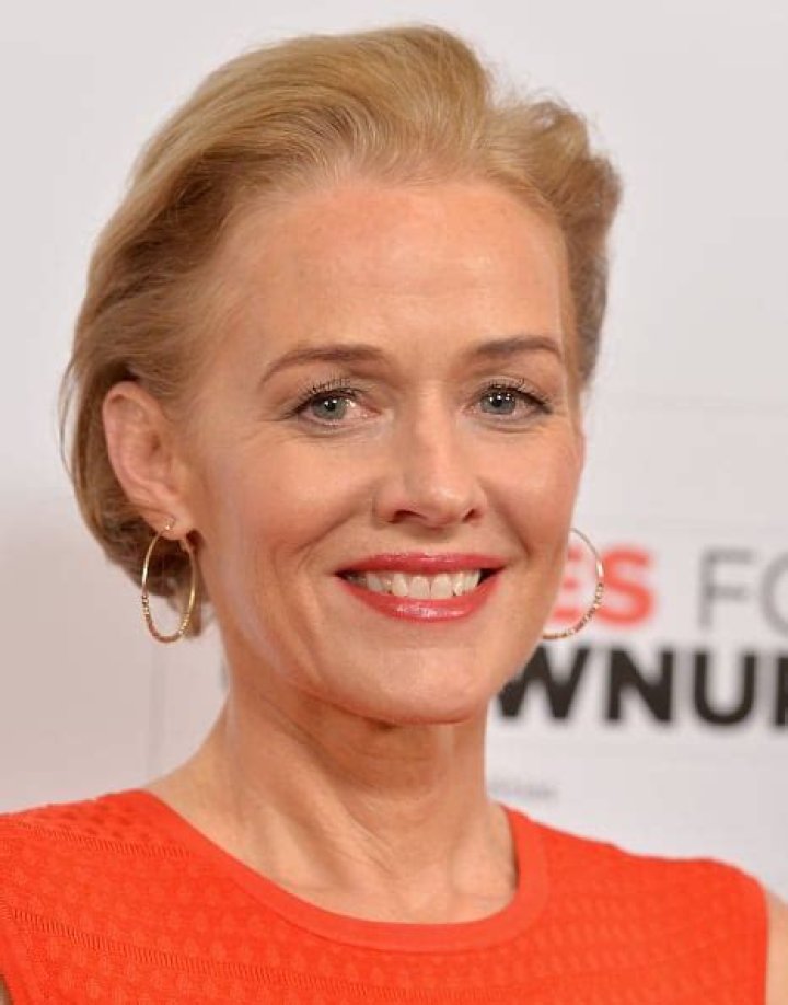 Penelope Ann Miller Net Worth