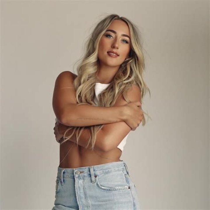 
Rebecca Cooke Height, Weight, Net Worth, Age, Birthday, Wikipedia, Who, Nationality, Biography 