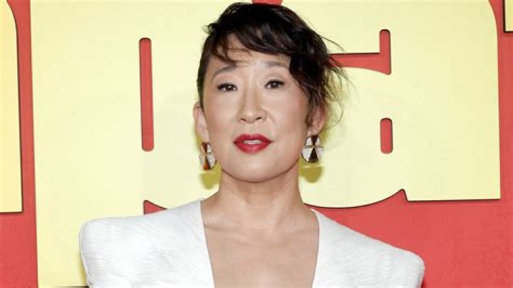 Sandra Oh: dating, net worth, tattoos, smoking & body measurements