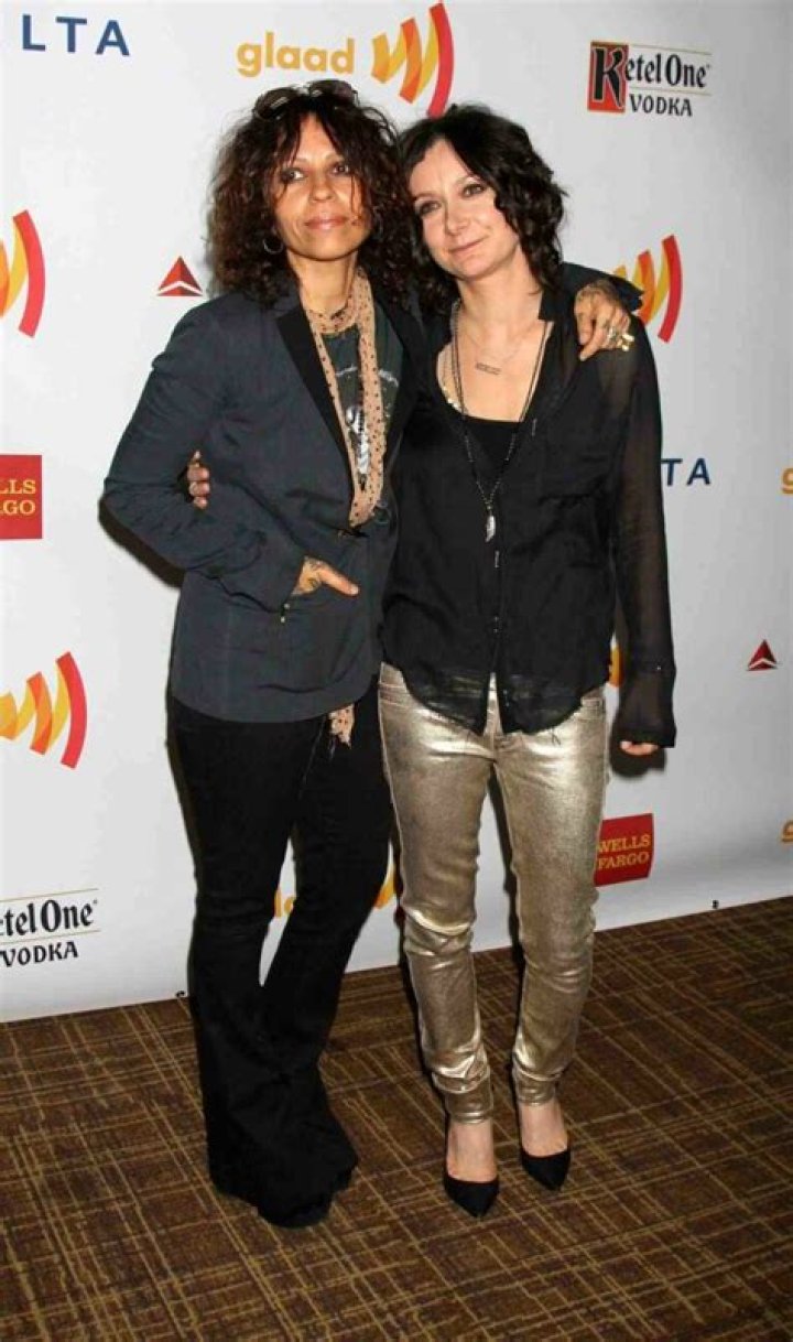 Sara Gilbert Height, Weight, Measurements, Bra Size, Shoe Size