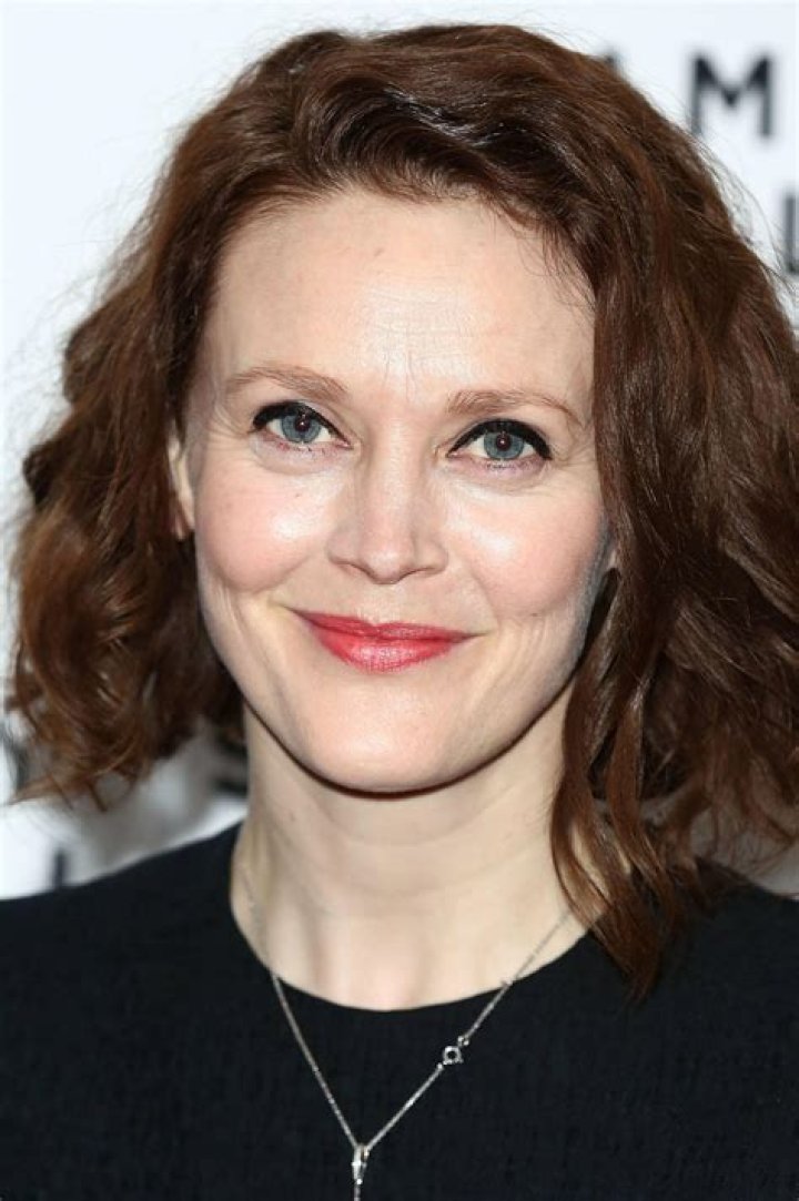 Simone Kirby Net Worth