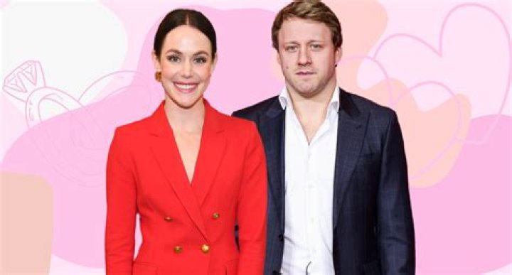
Tessa Virtue Mother Kate Virtue Is A Designer And Father Jim Virtue Is A London Lawyer 