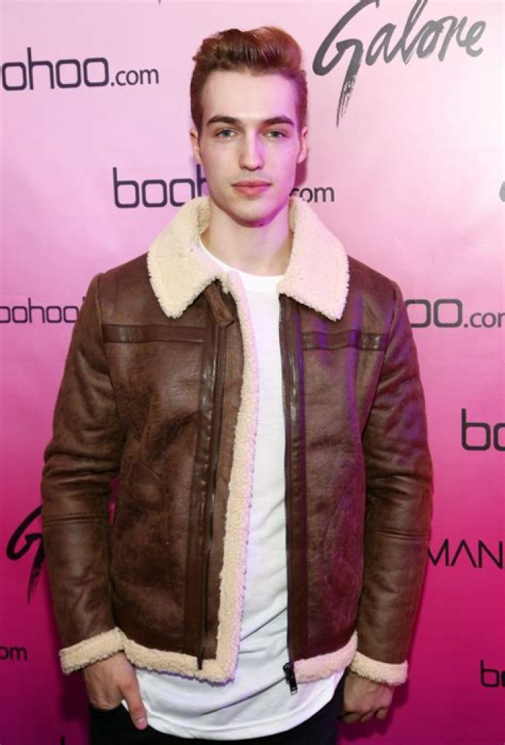 Trevor Stines Age, Height, Girlfriend, Net Worth, Wiki