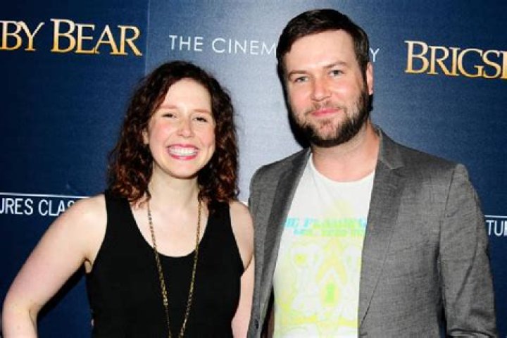 Vanessa Bayer Dating, Boyfriend, Lesbian, Net worth, Wiki, Age, Height