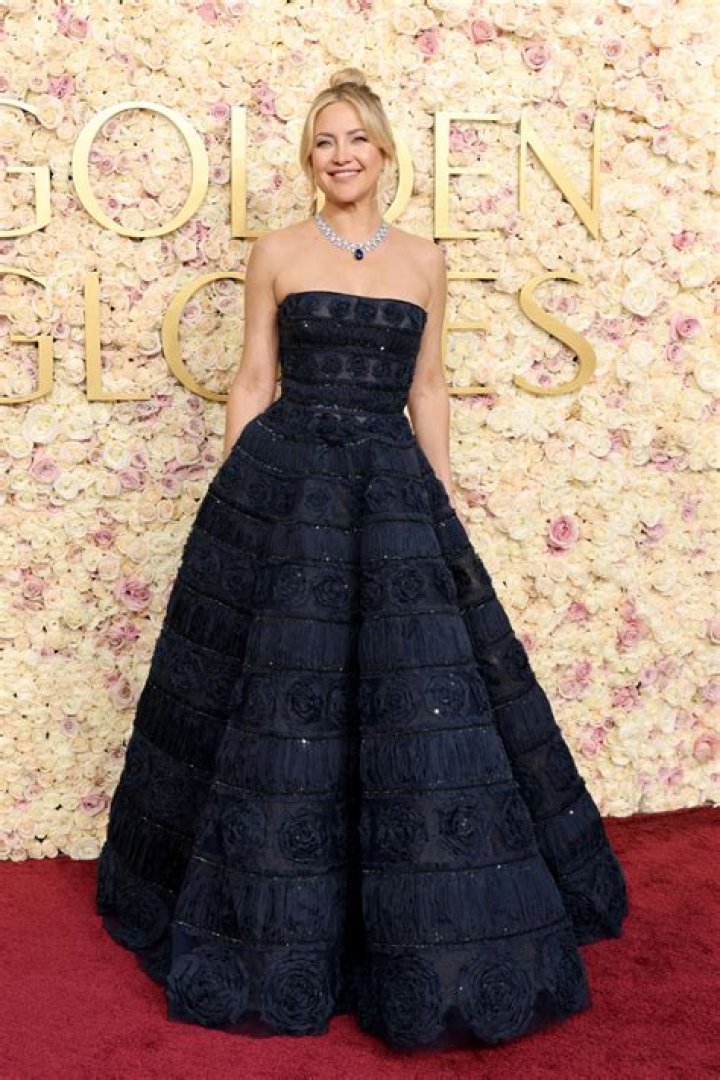 
Viola Davis Accessorizes Blue Golden Globes Gown with ‘Brilliant’ Glam and Lots of Bling 