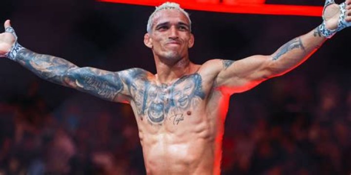 
Who Are Charles Oliveira Parents? UFC Fighter Mother Ozana Is Popular While Father Remains Unknown 