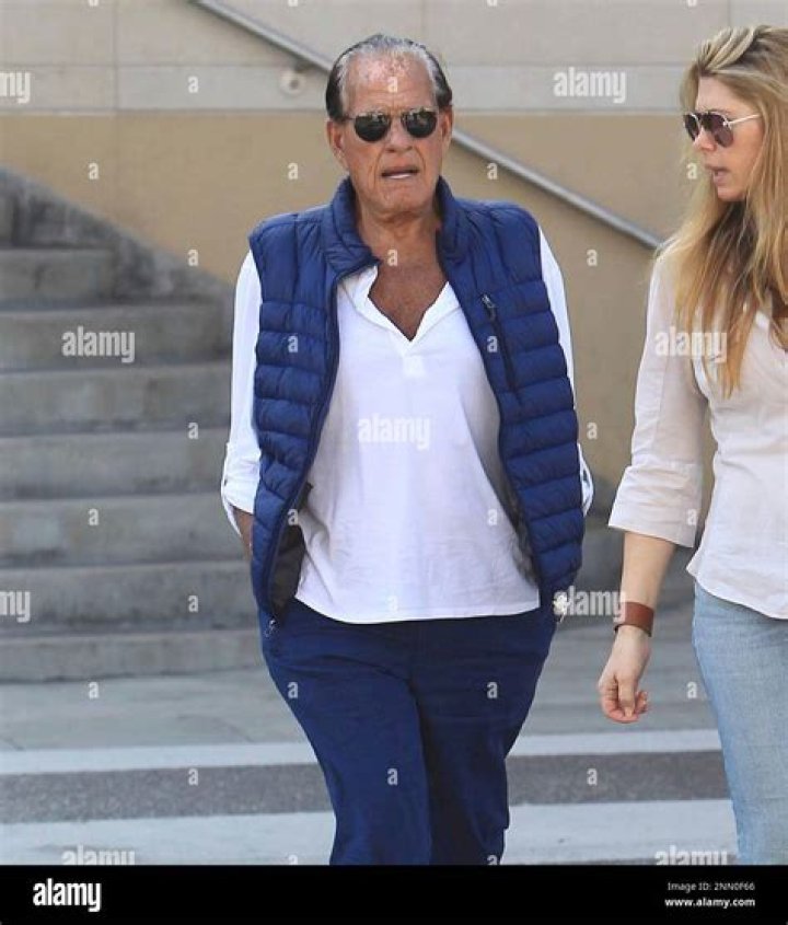 Who Is Lauren Popeil – Ron Popeil Daughter? Everything To Know