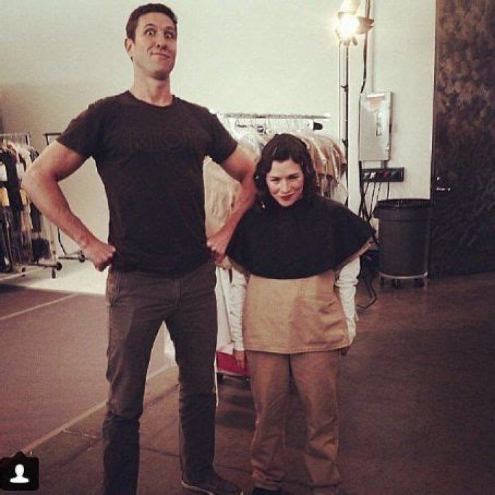 Yael Stone Dating, Boyfriend, Husband, Net worth, Pregnant, Child, Age