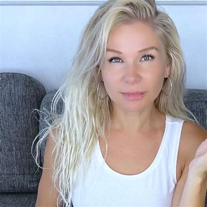 Youtuber: Cleopatra Licciardo-Toivola Husband John James; Family Kids & Net Worth Details