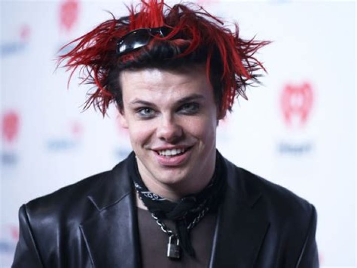 Yungblud (Singer) Wiki, Bio, Age, Height, Weight, Girlfriend, Family, Career, Net Worth, Facts