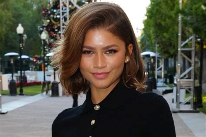 
Zendaya Wins 2023 Golden Globes Best Television Actress in a Drama Series 